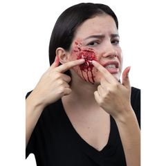 Prothèse en Latex – Vers Blancs Émergeant de la Peau Ghoulish