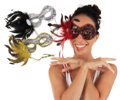 Masque bal masqué en dentelle et plumes