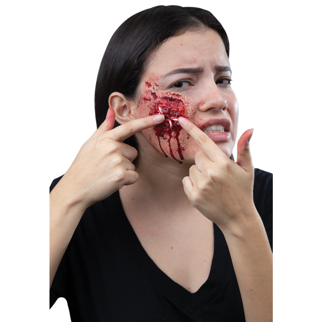 Prothèse en Latex – Vers Blancs Émergeant de la Peau Ghoulish